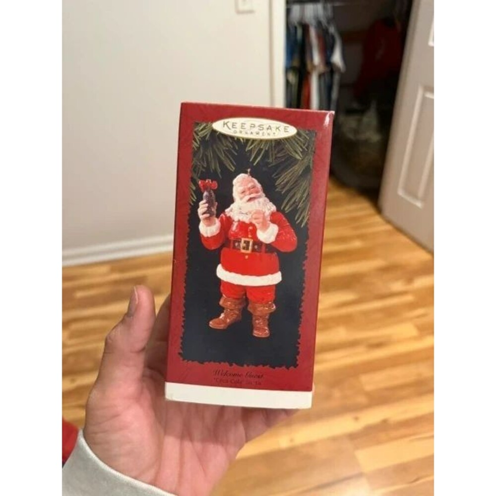 Hallmark Keepsake Wlecome Guest Coca-Cola Santa Christmas Ornament